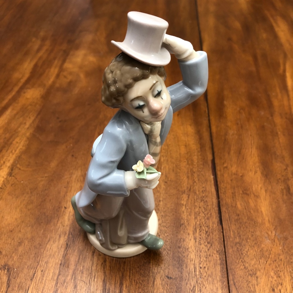 Nadal Clown with Flowers Porcelain Statuette - Picture 4 of 6